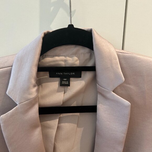 Ann Taylor Greenwich Satin Blazer - NWOT - Picture 4 of 6